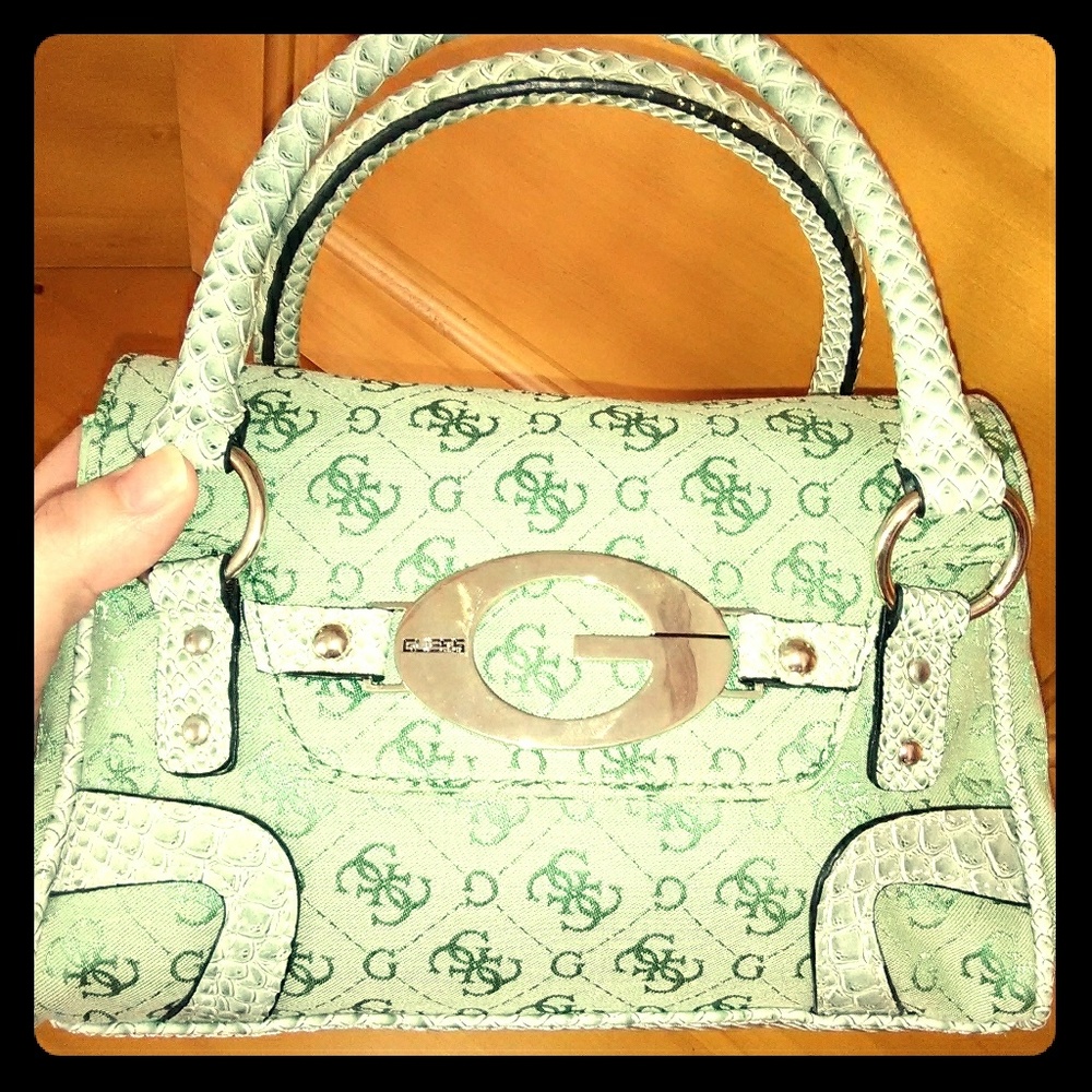 Guess handbag in great condition